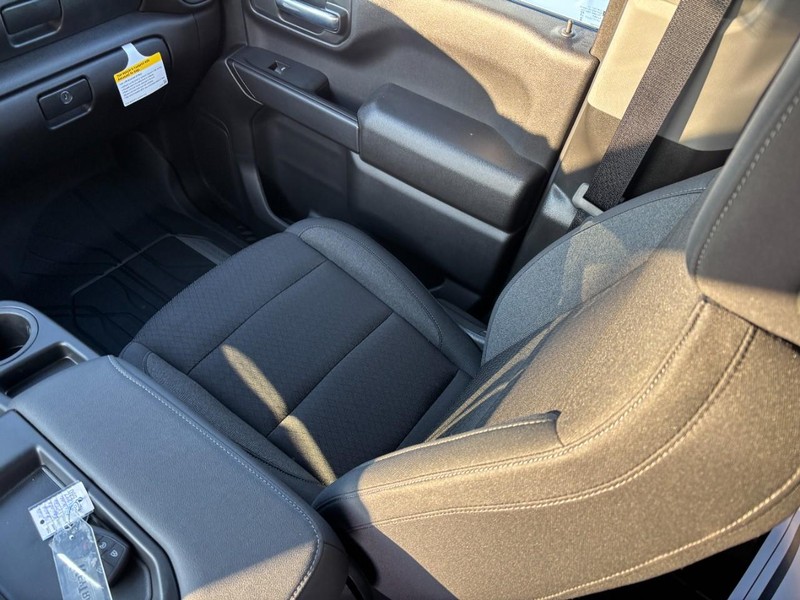 Chevrolet Silverado 1500 Vehicle Full-screen Gallery Image 9