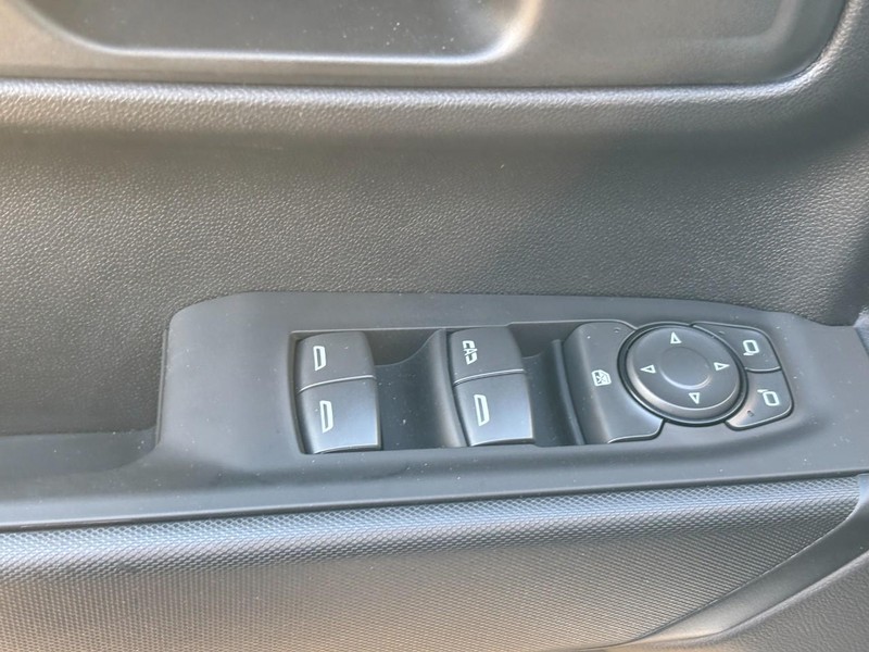 Chevrolet Silverado 1500 Vehicle Full-screen Gallery Image 10