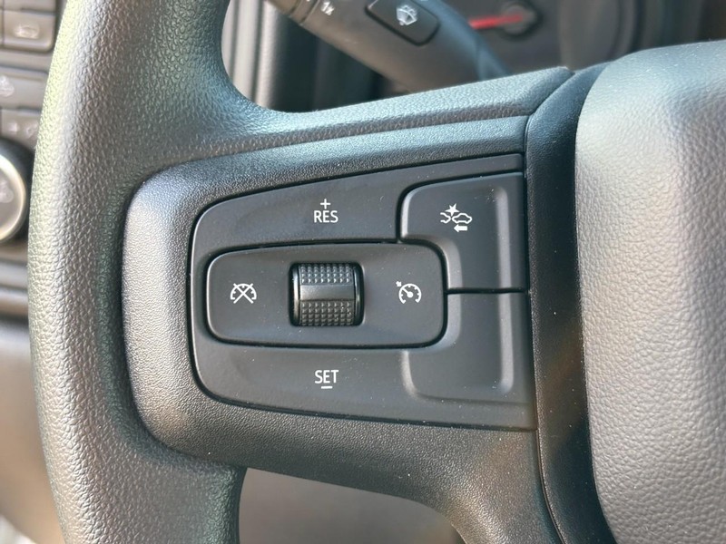 Chevrolet Silverado 1500 Vehicle Full-screen Gallery Image 12