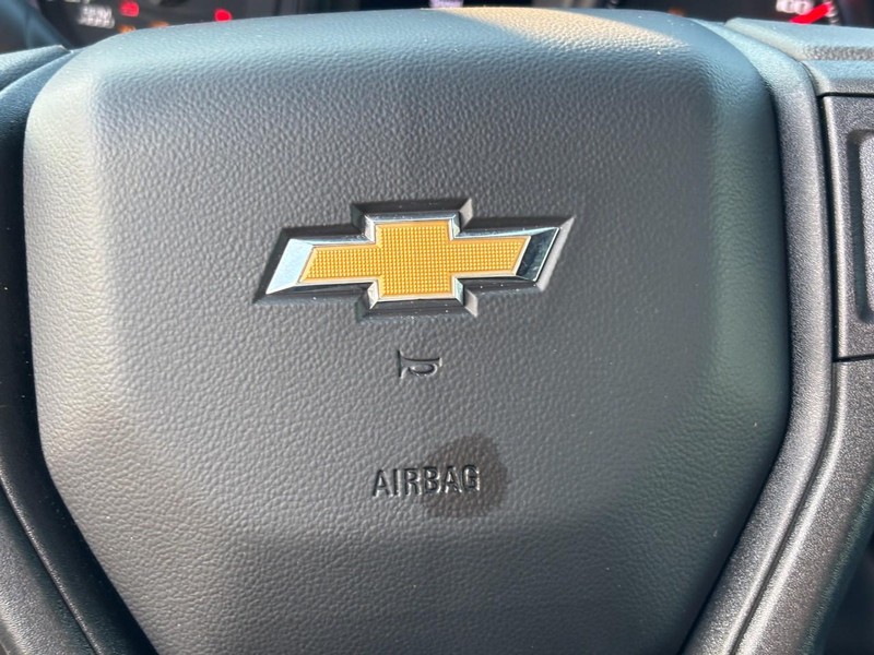 Chevrolet Silverado 1500 Vehicle Full-screen Gallery Image 13