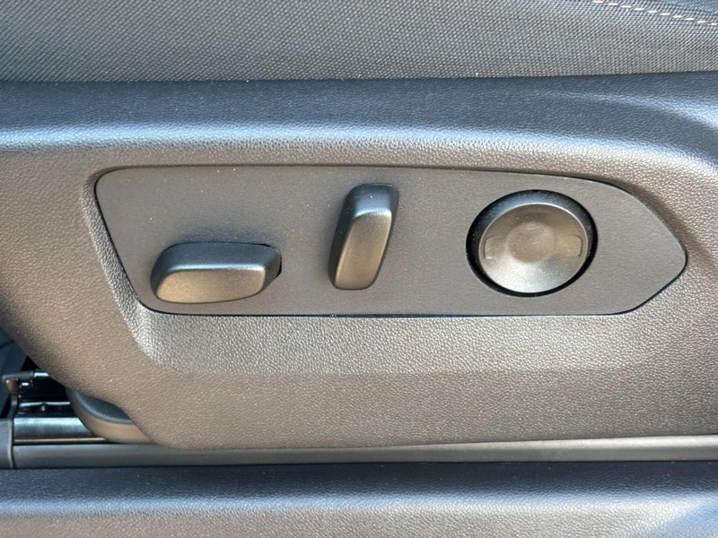 Chevrolet Silverado 1500 Vehicle Full-screen Gallery Image 18