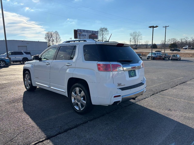 GMC Terrain Vehicle Full-screen Gallery Image 3
