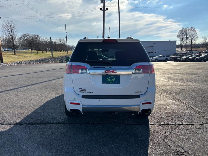 GMC Terrain Vehicle Full-screen Gallery Image 4