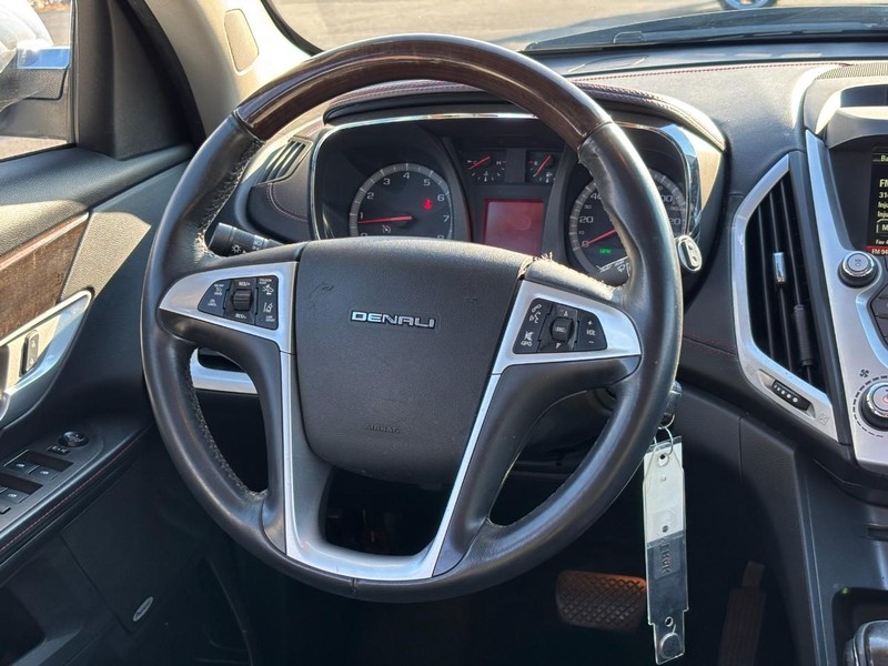 GMC Terrain Vehicle Full-screen Gallery Image 12