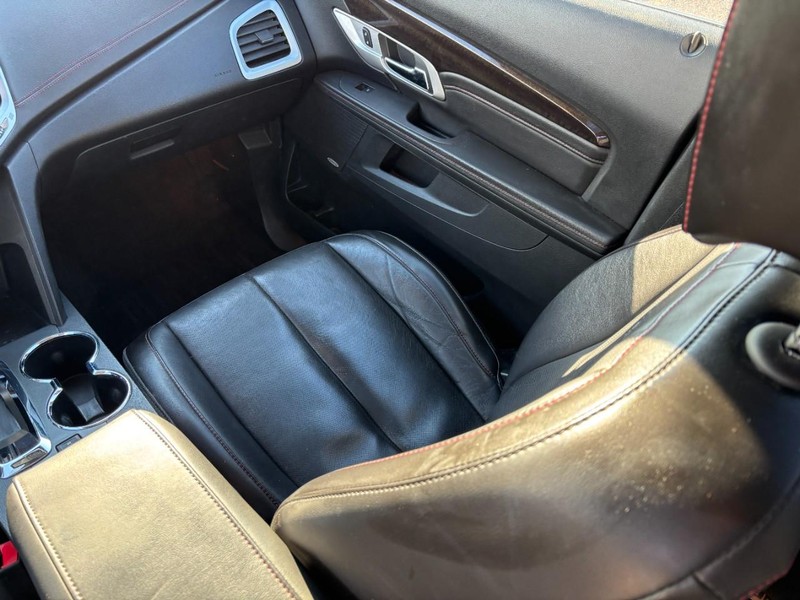 GMC Terrain Vehicle Full-screen Gallery Image 14