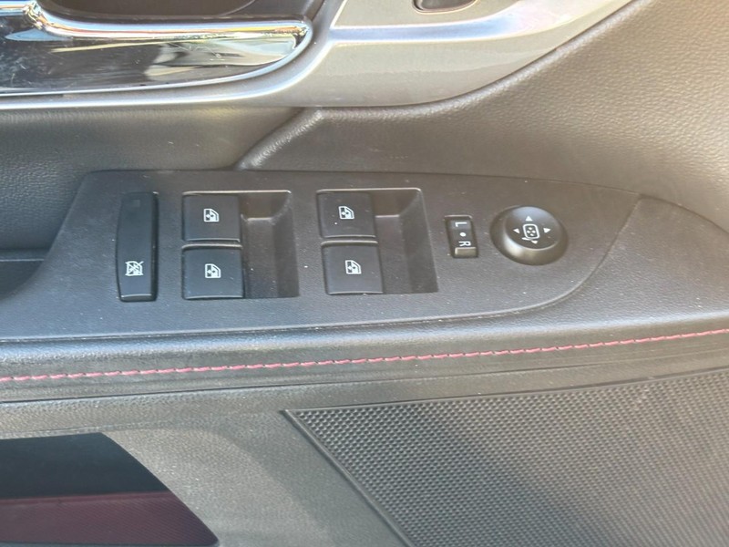 GMC Terrain Vehicle Full-screen Gallery Image 15