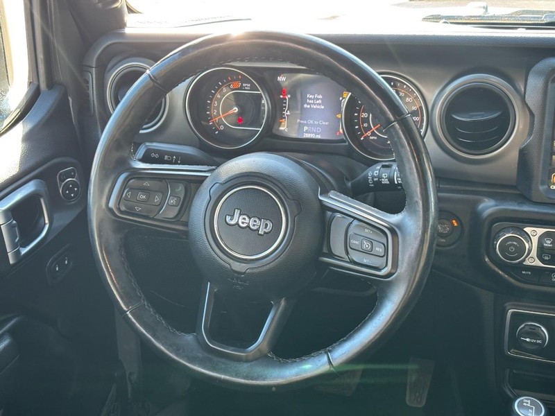 Jeep Wrangler Vehicle Full-screen Gallery Image 12