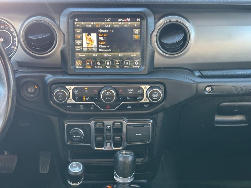 Jeep Wrangler Vehicle Full-screen Gallery Image 13