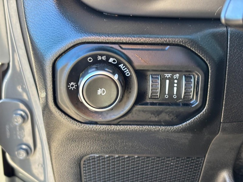 Jeep Wrangler Vehicle Full-screen Gallery Image 17