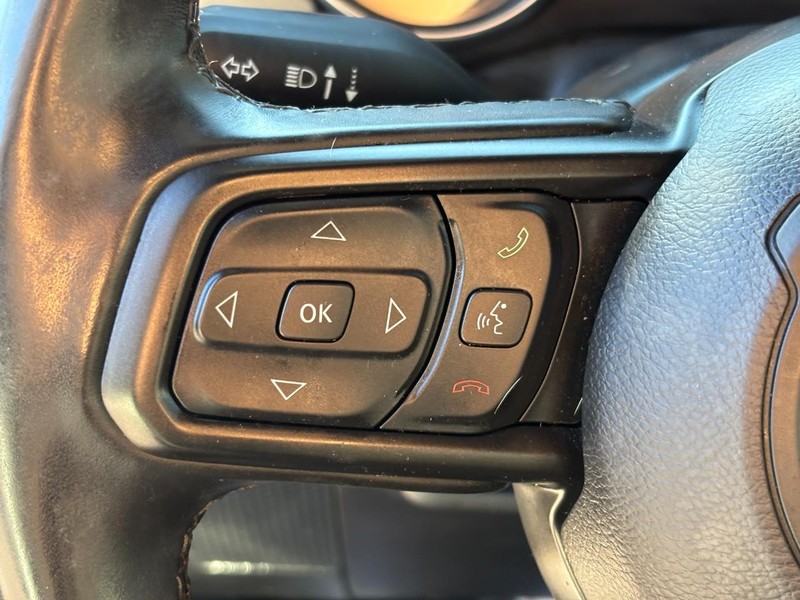 Jeep Wrangler Vehicle Full-screen Gallery Image 18