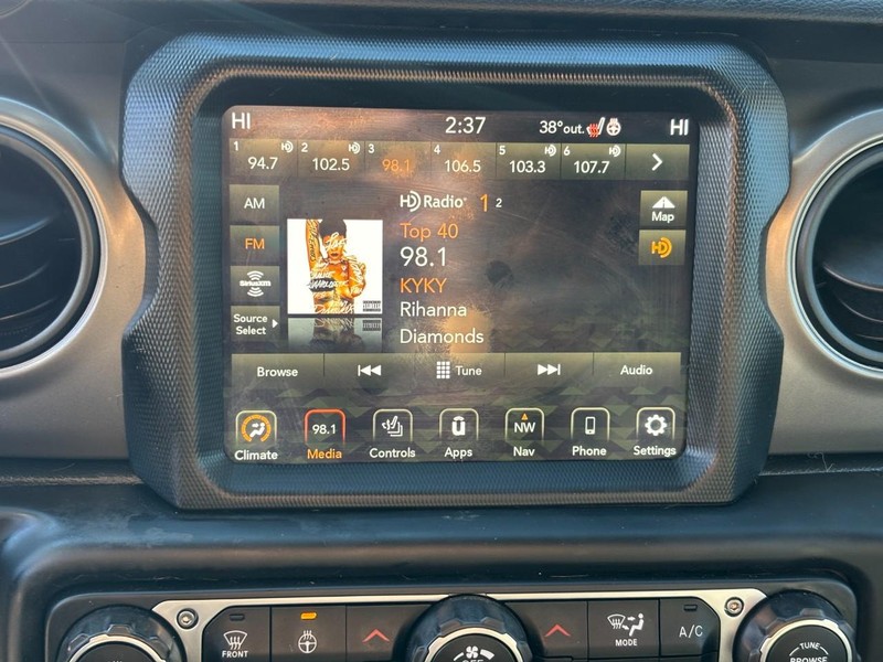 Jeep Wrangler Vehicle Full-screen Gallery Image 22