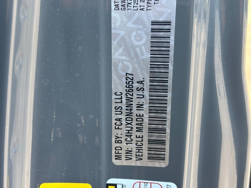 Jeep Wrangler Vehicle Full-screen Gallery Image 26