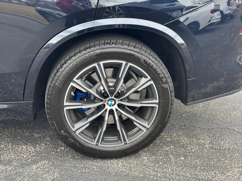 BMW X5 Vehicle Full-screen Gallery Image 09