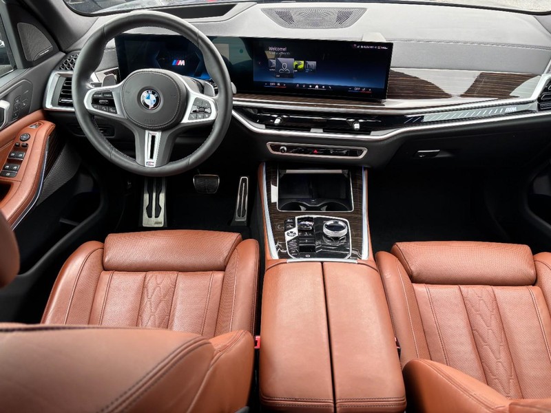 BMW X5 Vehicle Full-screen Gallery Image 11