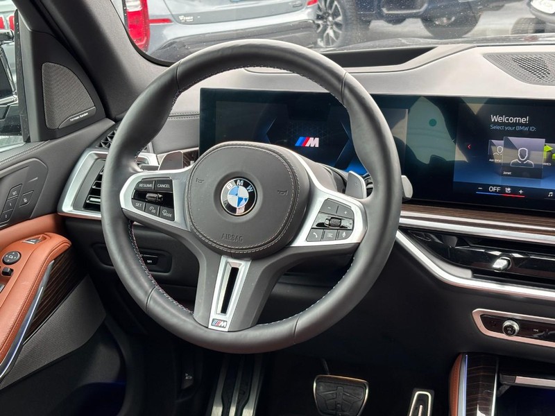 BMW X5 Vehicle Full-screen Gallery Image 12