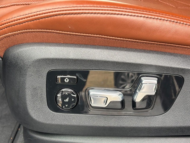 BMW X5 Vehicle Full-screen Gallery Image 15