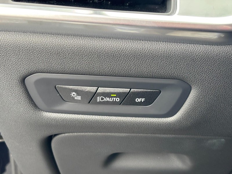 BMW X5 Vehicle Full-screen Gallery Image 18