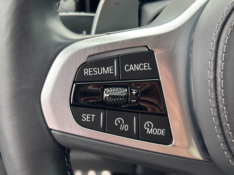 BMW X5 Vehicle Full-screen Gallery Image 19