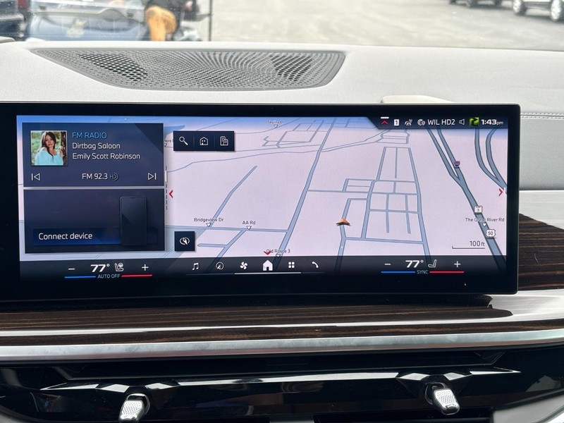 BMW X5 Vehicle Full-screen Gallery Image 22