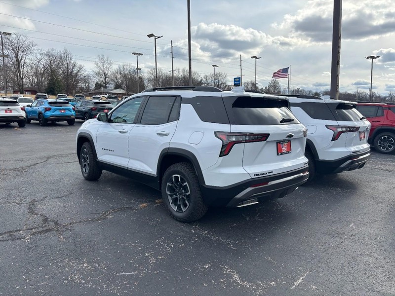 Chevrolet Equinox Vehicle Full-screen Gallery Image 3