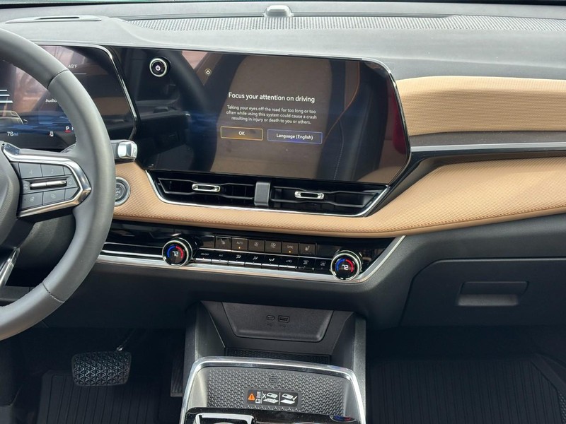 Chevrolet Equinox Vehicle Full-screen Gallery Image 8