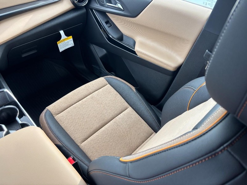 Chevrolet Equinox Vehicle Full-screen Gallery Image 9