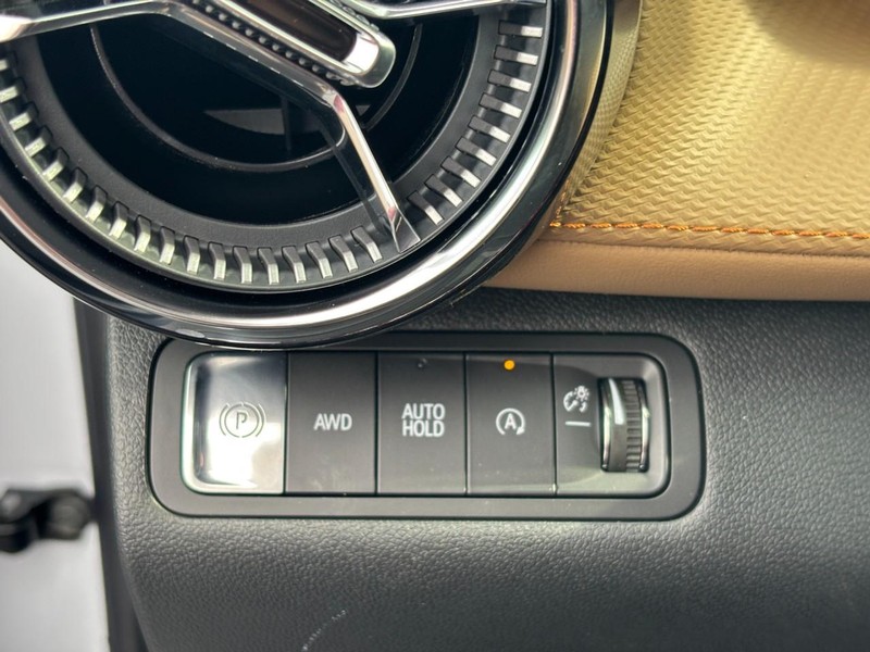 Chevrolet Equinox Vehicle Full-screen Gallery Image 12