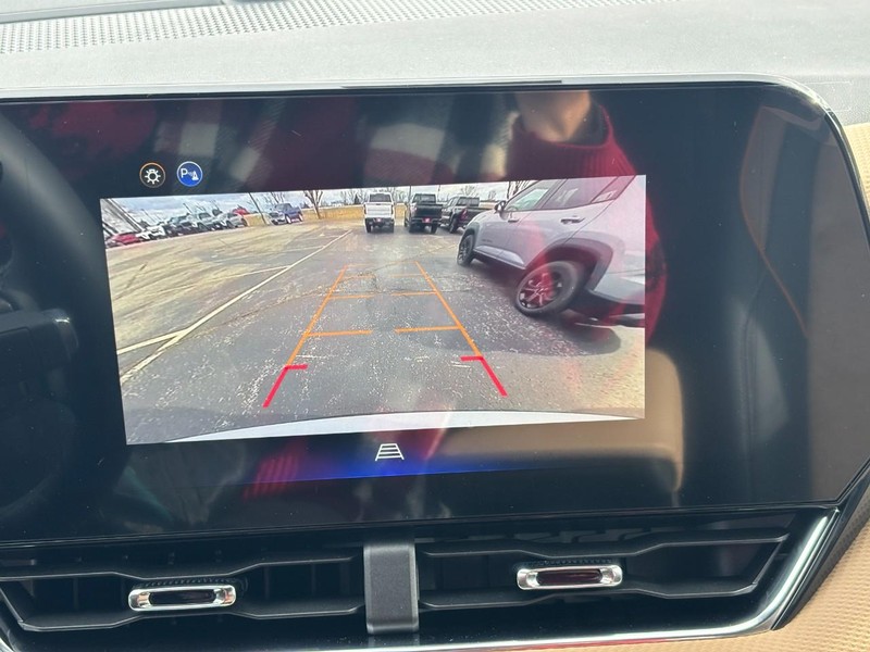 Chevrolet Equinox Vehicle Full-screen Gallery Image 19