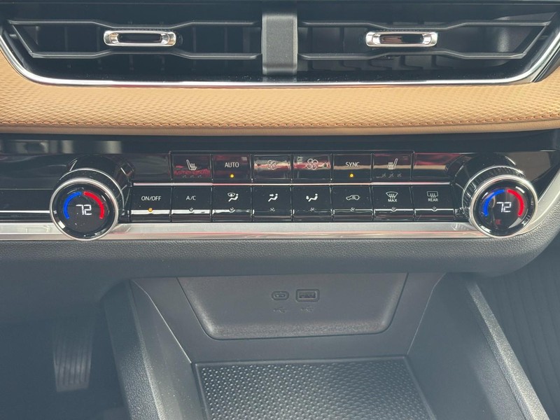 Chevrolet Equinox Vehicle Full-screen Gallery Image 20