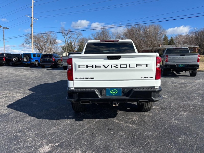 Chevrolet Silverado 1500 Vehicle Full-screen Gallery Image 4