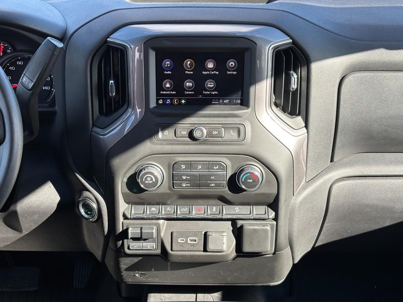 Chevrolet Silverado 1500 Vehicle Full-screen Gallery Image 13