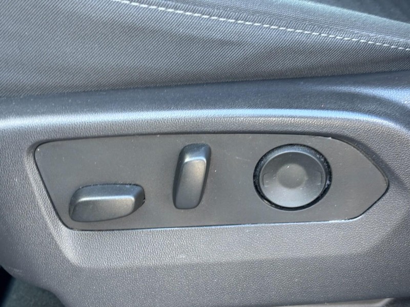 Chevrolet Silverado 1500 Vehicle Full-screen Gallery Image 15