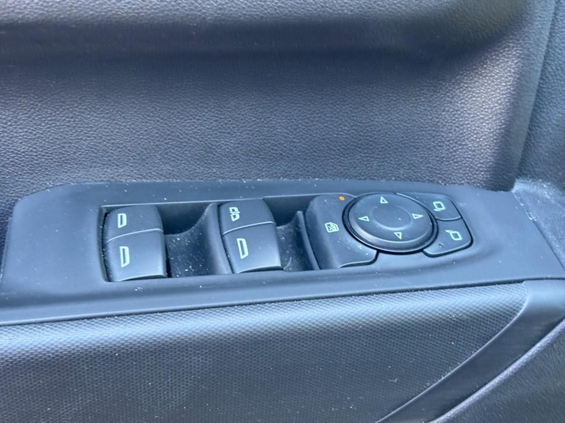 Chevrolet Silverado 1500 Vehicle Full-screen Gallery Image 16