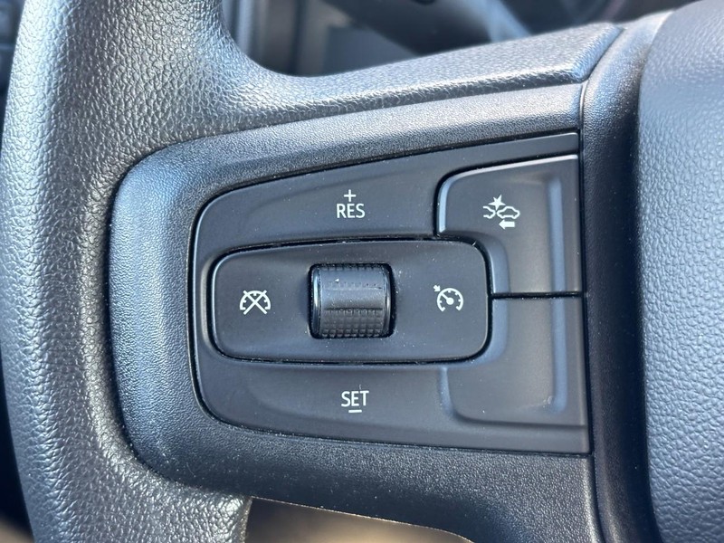 Chevrolet Silverado 1500 Vehicle Full-screen Gallery Image 18