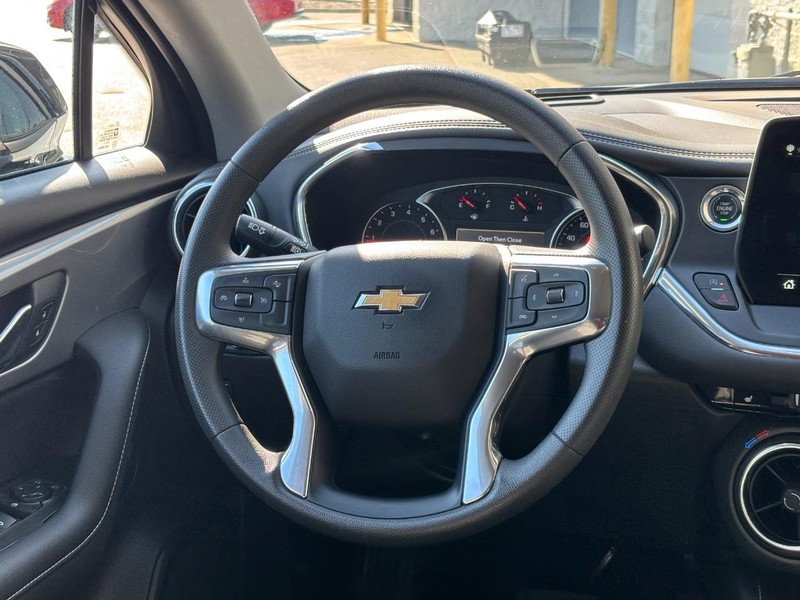 Chevrolet Blazer Vehicle Full-screen Gallery Image 12