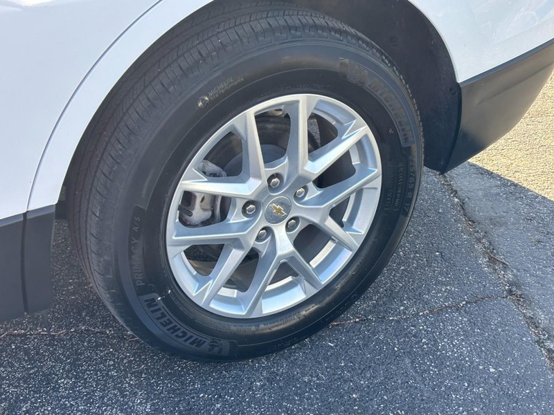 Chevrolet Equinox Vehicle Full-screen Gallery Image 9