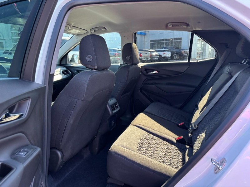 Chevrolet Equinox Vehicle Full-screen Gallery Image 10