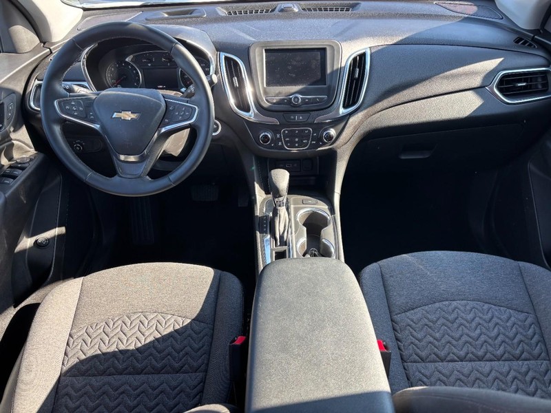 Chevrolet Equinox Vehicle Full-screen Gallery Image 11