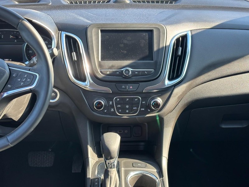 Chevrolet Equinox Vehicle Full-screen Gallery Image 13