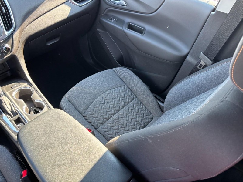 Chevrolet Equinox Vehicle Full-screen Gallery Image 14