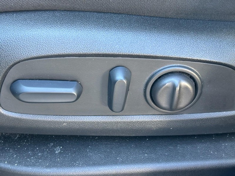 Chevrolet Equinox Vehicle Full-screen Gallery Image 15