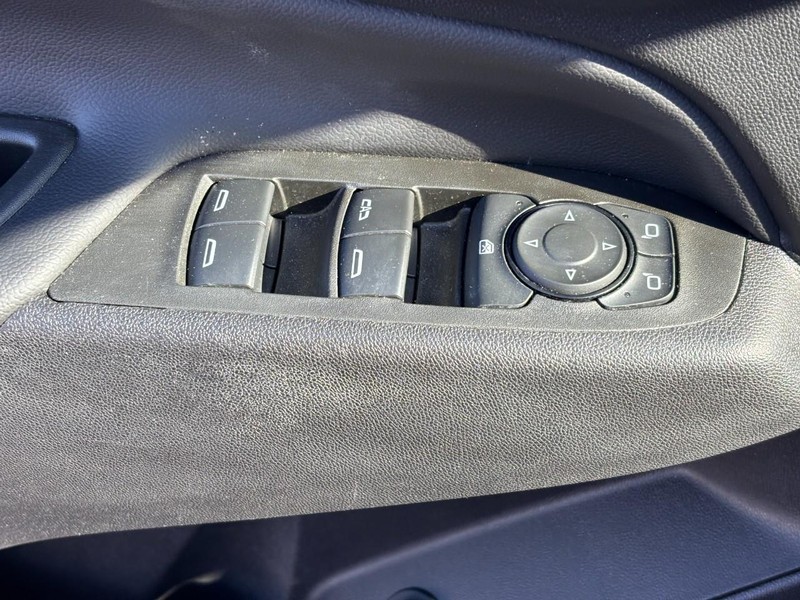 Chevrolet Equinox Vehicle Full-screen Gallery Image 16