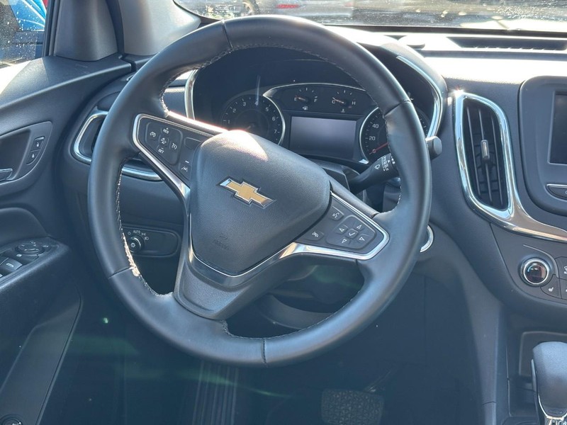 Chevrolet Equinox Vehicle Full-screen Gallery Image 12