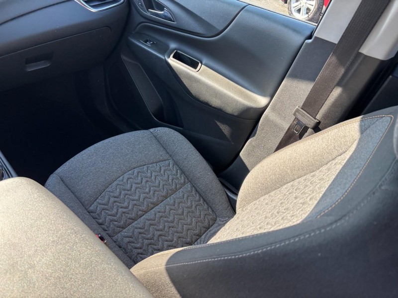 Chevrolet Equinox Vehicle Full-screen Gallery Image 14