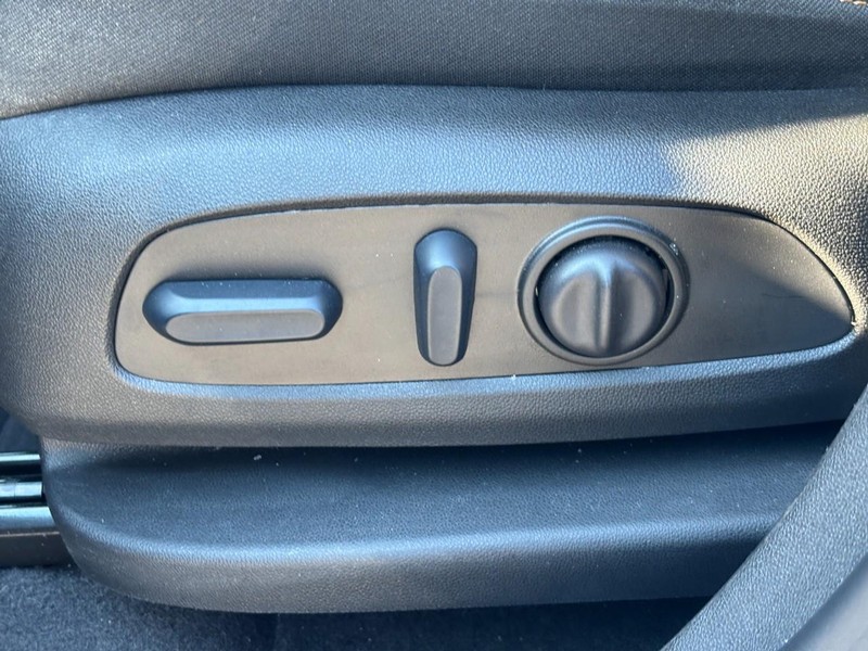 Chevrolet Equinox Vehicle Full-screen Gallery Image 15