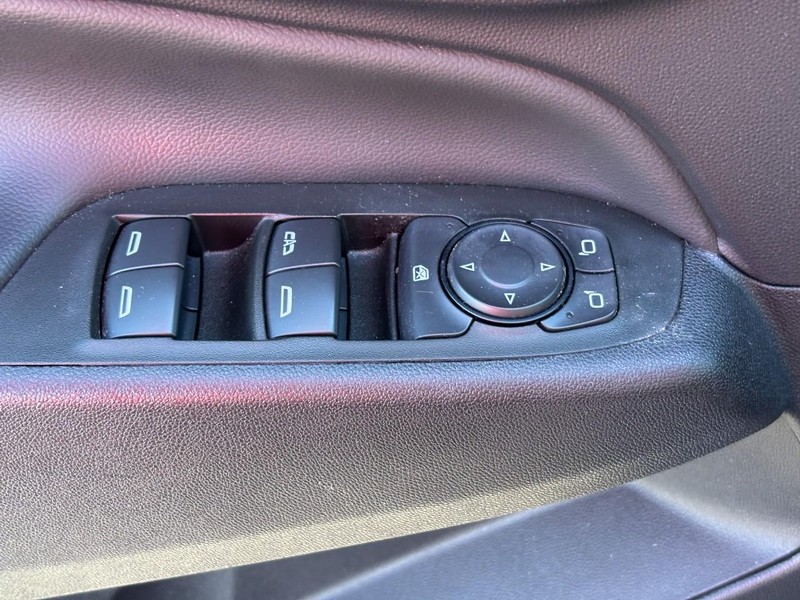 Chevrolet Equinox Vehicle Full-screen Gallery Image 16