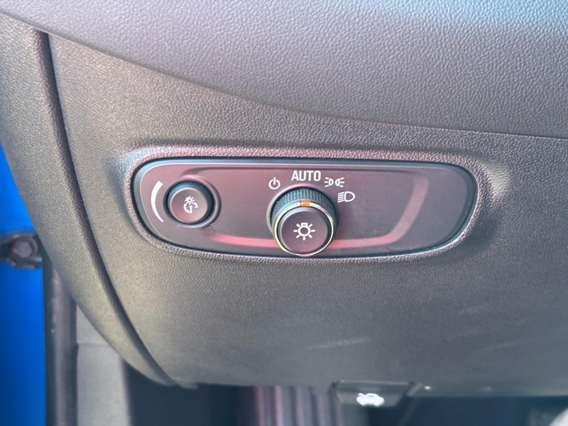 Chevrolet Equinox Vehicle Full-screen Gallery Image 17