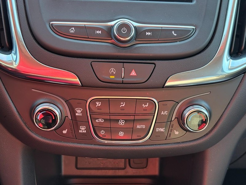 Chevrolet Equinox Vehicle Full-screen Gallery Image 24