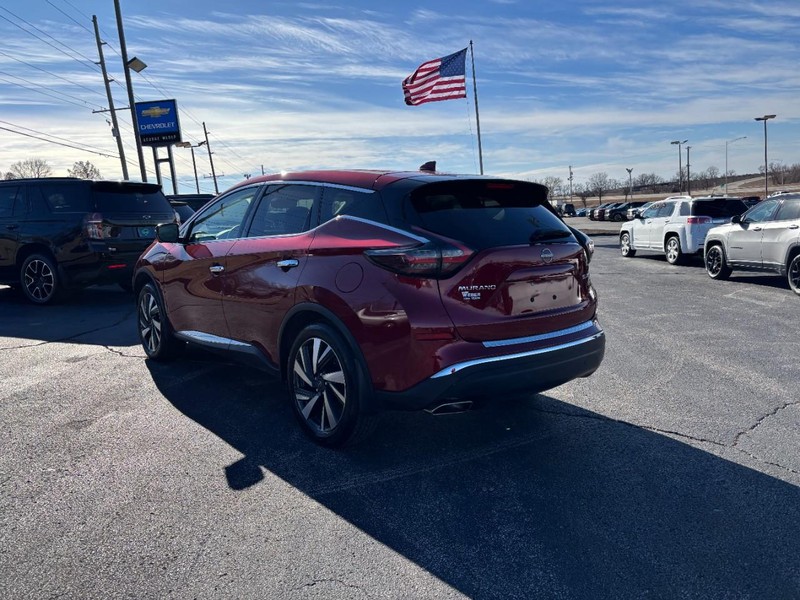 Nissan Murano Vehicle Full-screen Gallery Image 3
