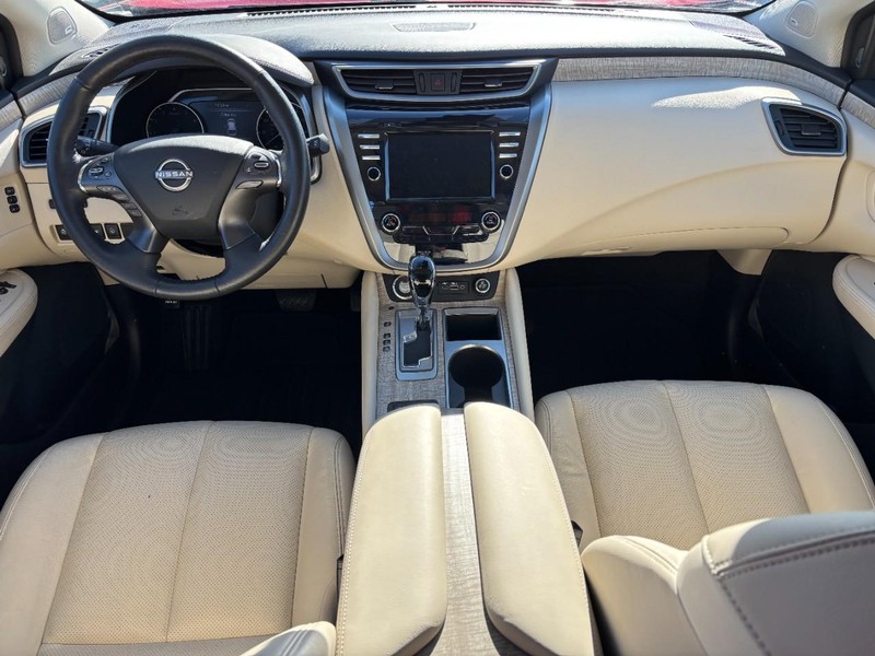 Nissan Murano Vehicle Full-screen Gallery Image 11
